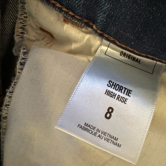 Size 8 high rise denim shorts with rine stones new no tag - Picture 5 of 7